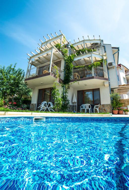 The Poolhouse Appartement Sunny Beach Buitenkant foto